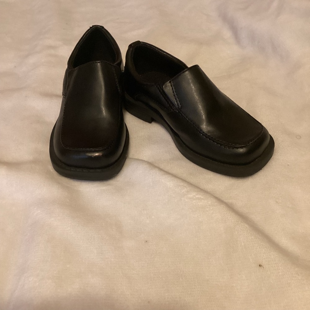 SmartFit black dress shoes
